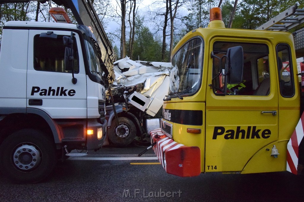 VU Gefahrgut LKW umgestuerzt A 4 Rich Koeln Hoehe AS Gummersbach P569.JPG - Miklos Laubert